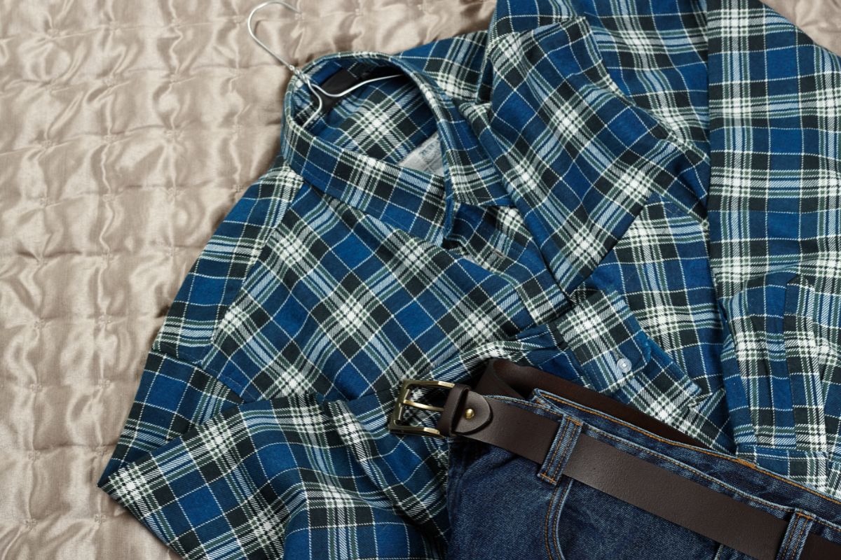 7 Tips For Wearing A Flannel Shirt Over A Hoodie 